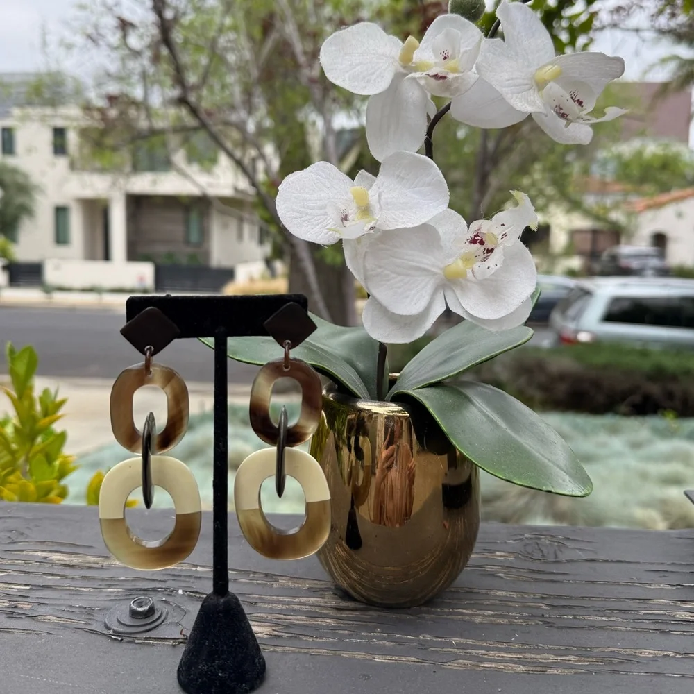 Elegant off white and Brown buffalo horn lacquer Earrings